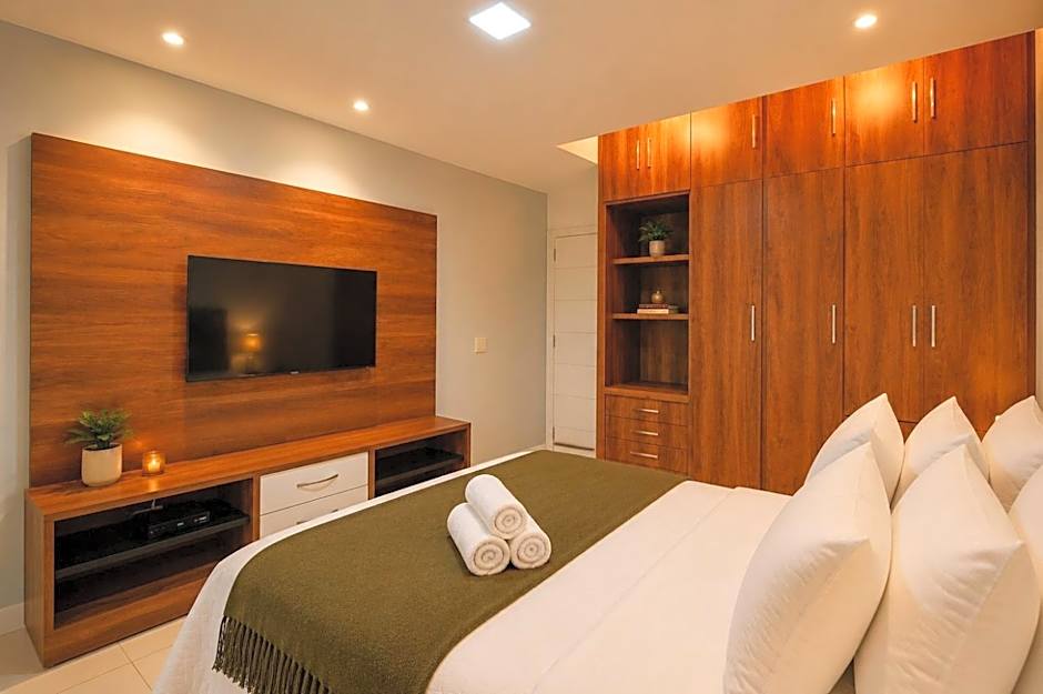 Comfortable 3 Bedrooms: Side Sea View