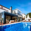 AlaBora Hotel