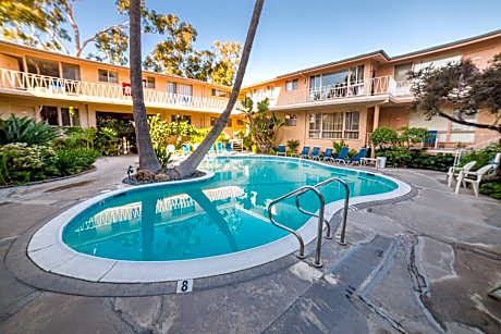 Cal Mar Hotel Suites