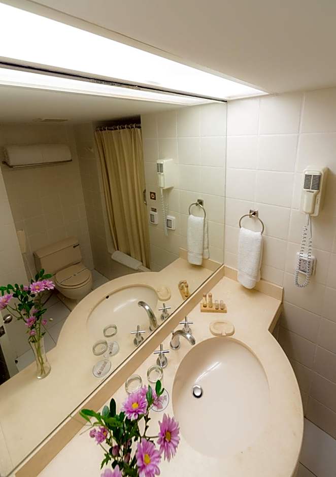 Roosevelt Hotel & Suites