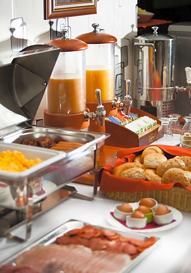 Jade Hotel-Ezüsthíd Hotel