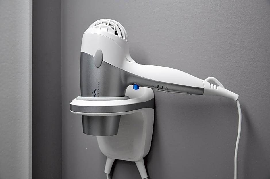 Moonlight Inn & Suites