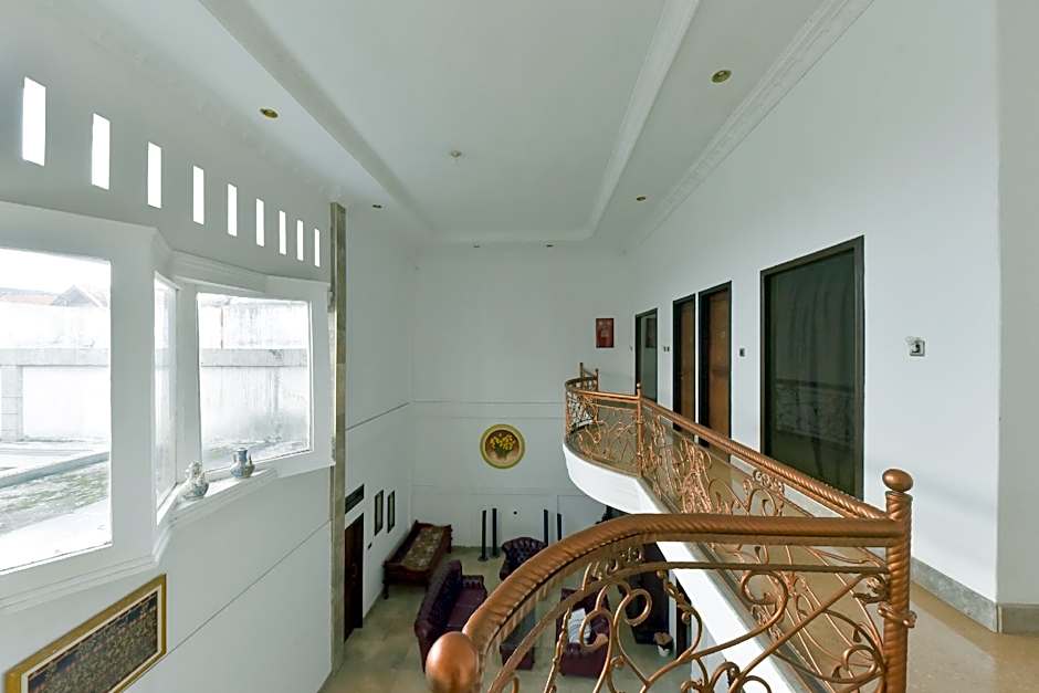 RedDoorz Syariah near Dago Pakar 2