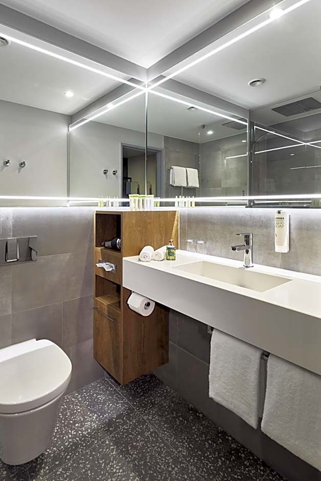 Lindner Hotel Cologne City Plaza, part of JdV by Hyatt