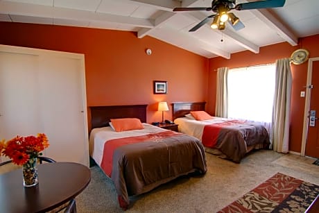 Standard Room w/ 2-full beds