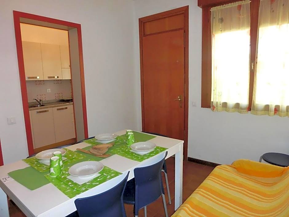 Bright flat in residence with pool - Beahost