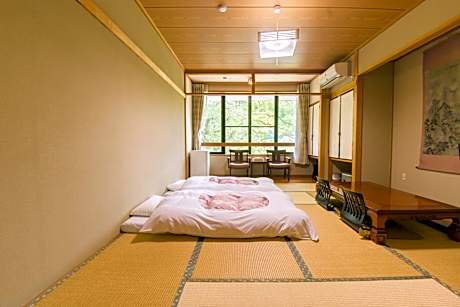Japanese-Style Family Room