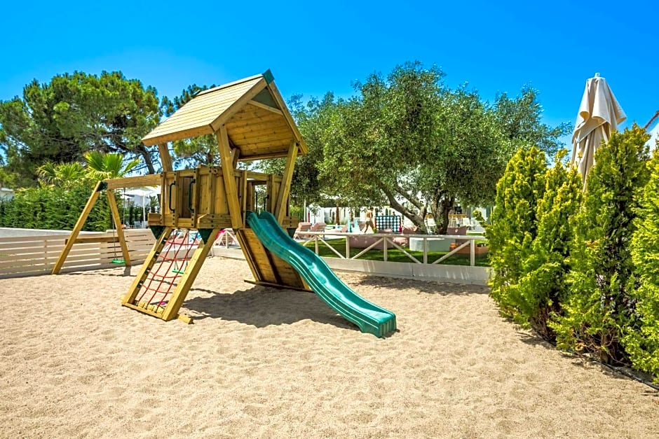 Cocoοns Suites & Villas Fourka