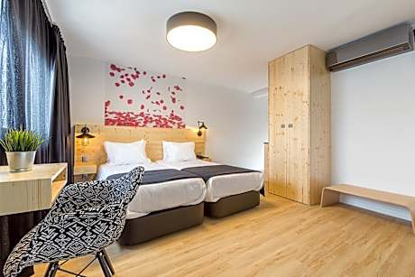 Suite with Balcony and Sanctuary View