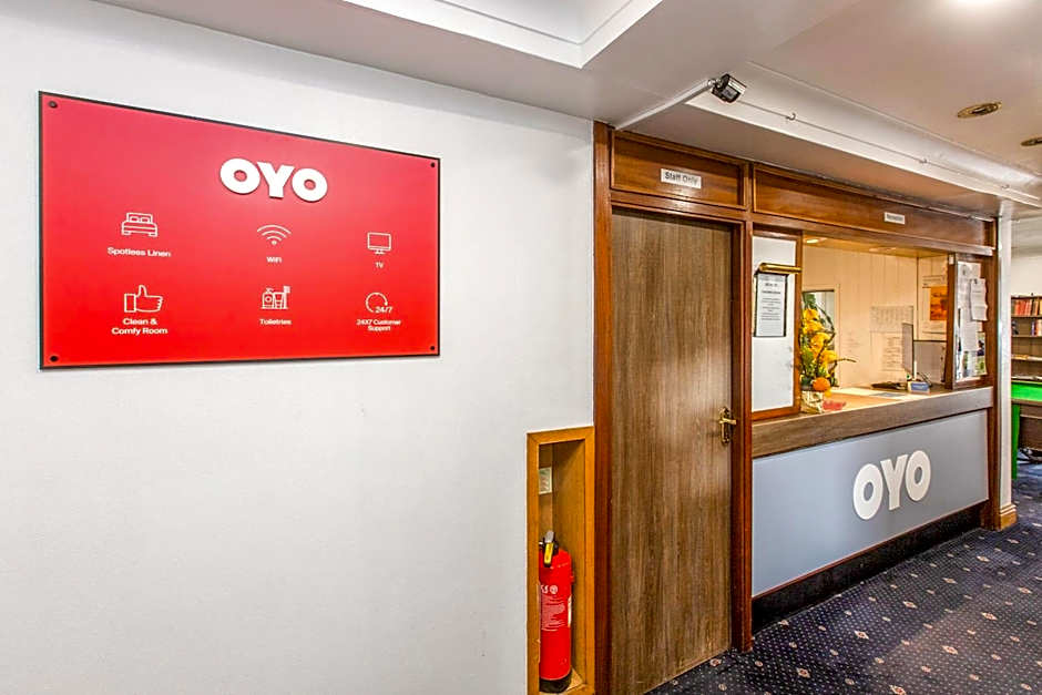 OYO Stade Court Hotel