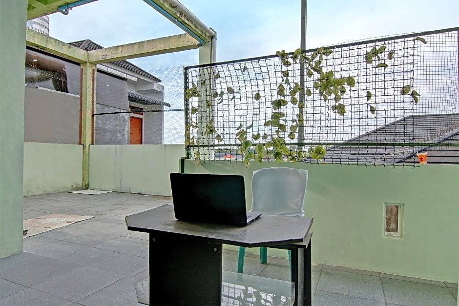 SPOT ON 91918 Najla Guest House Syariah