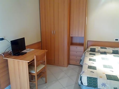 Double Room with Balcony and Side Sea View