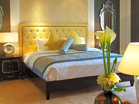 Prestige Suite with King Bed - Club Millesime Access