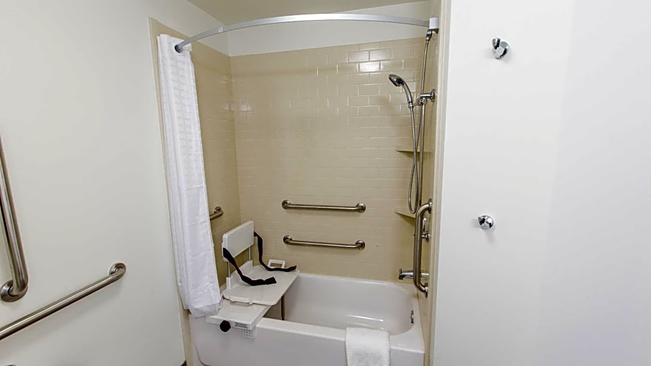 Candlewood Suites Overland Park By IHG