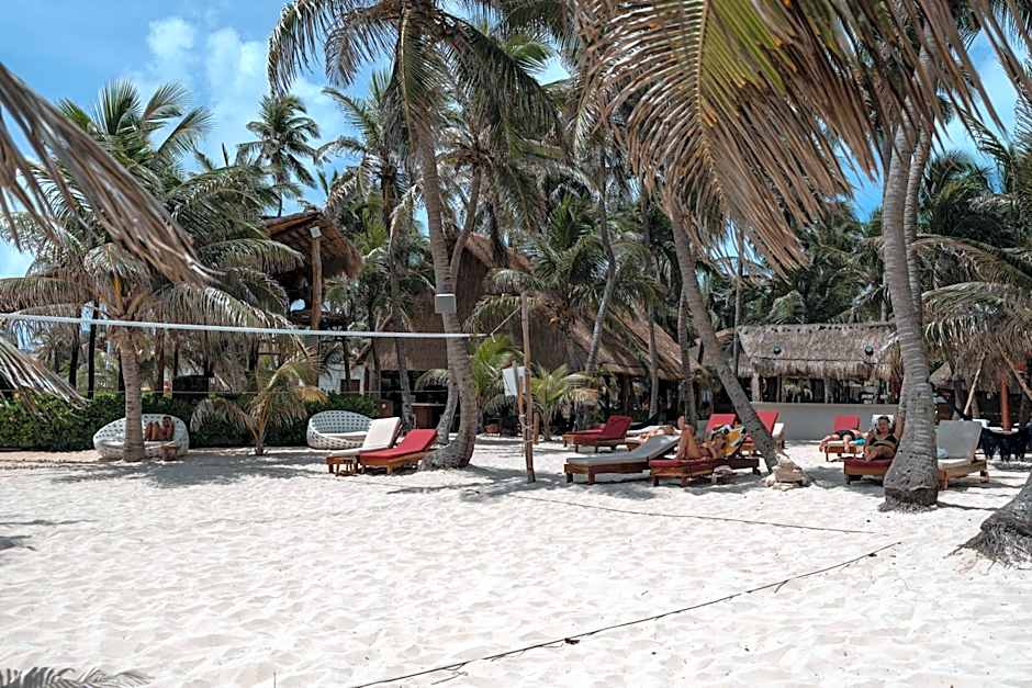 Nílu Isla Mujeres by Selina