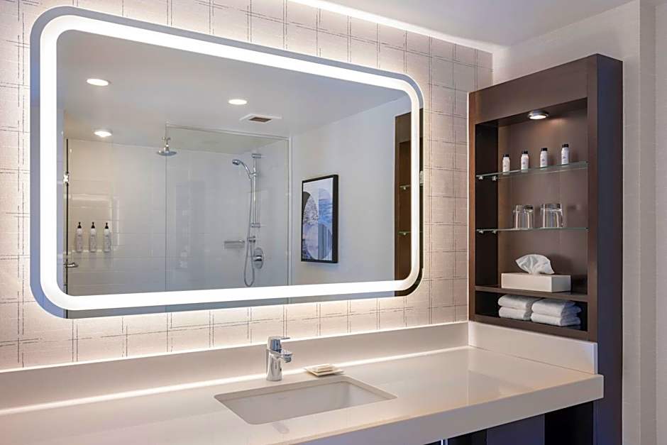 Delta Hotels by Marriott Victoria Ocean Pointe Resort