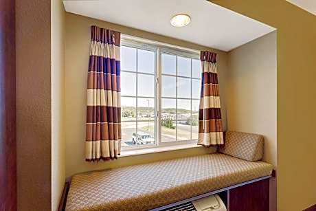 Queen Studio Suite - Mobility Access/Non-Smoking