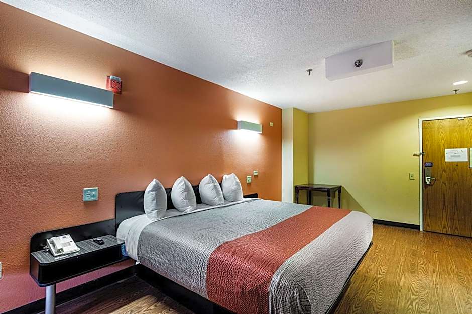Motel 6-Libertyville, IL