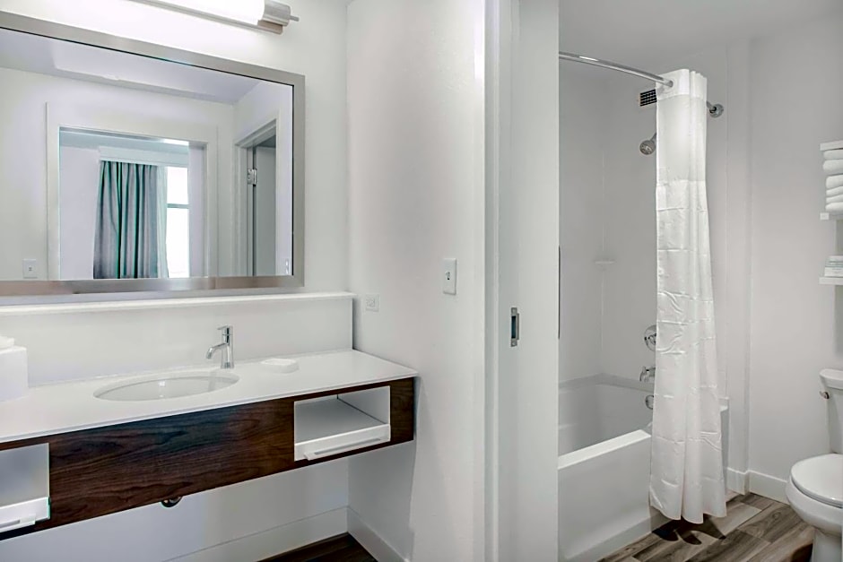 Hampton Inn By Hilton & Suites Panama City Beach-Beachfront
