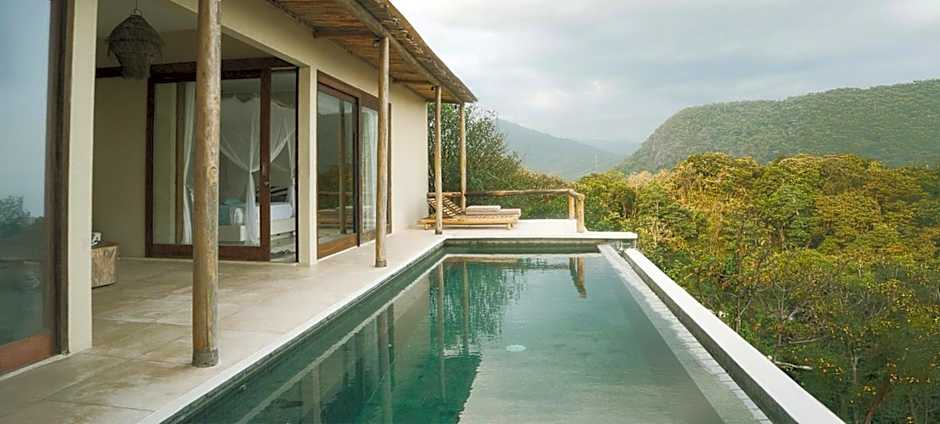 Kini Resort - Oceanfront Bamboo Eco Lodges