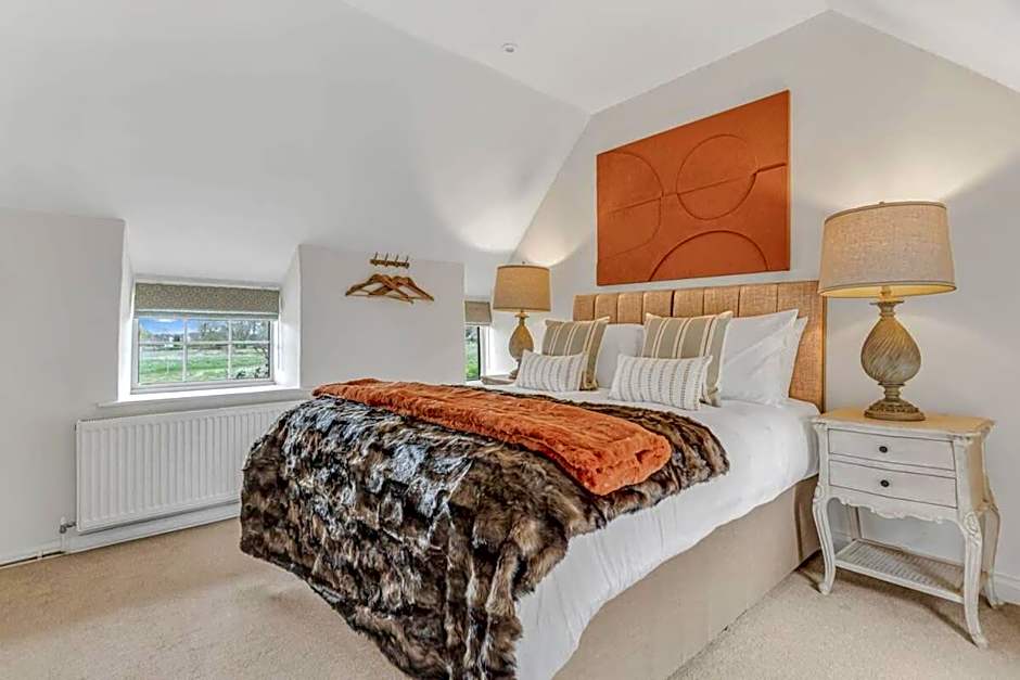 Hiron's Piece - Hot Tub Packages Available