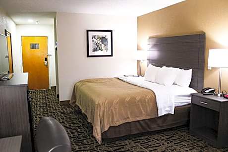 King Room with Interior Hall - Non-Smoking