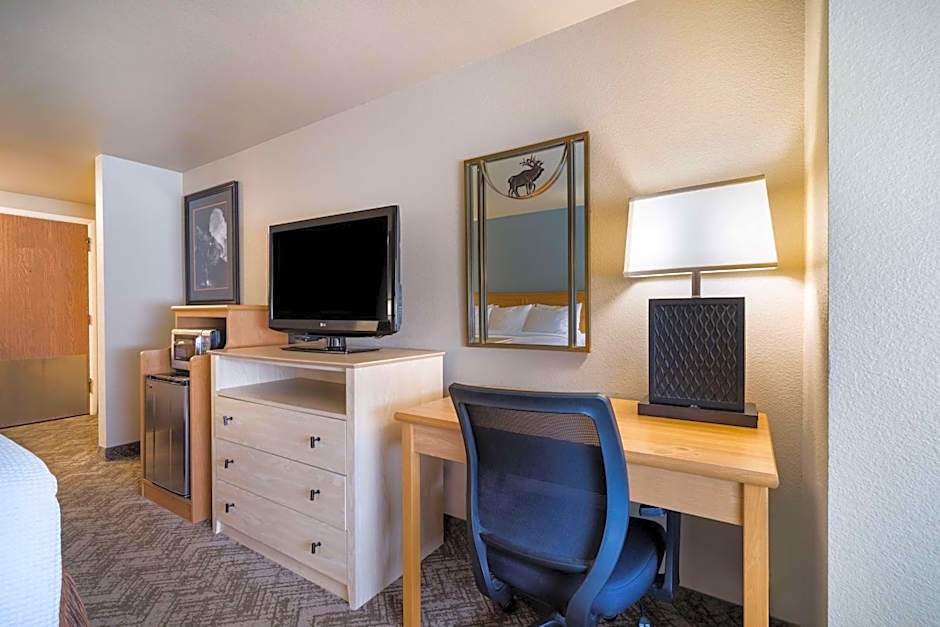 Best Western Golden Spike Inn & Suites