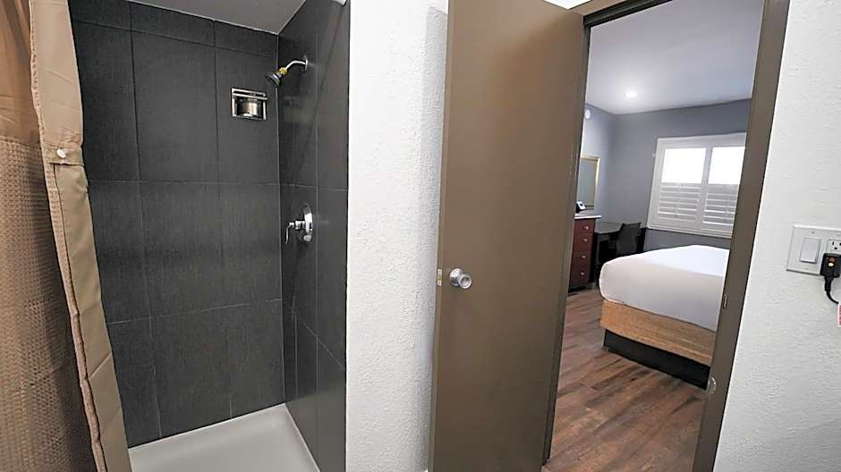 SeaSide Inn & Suites
