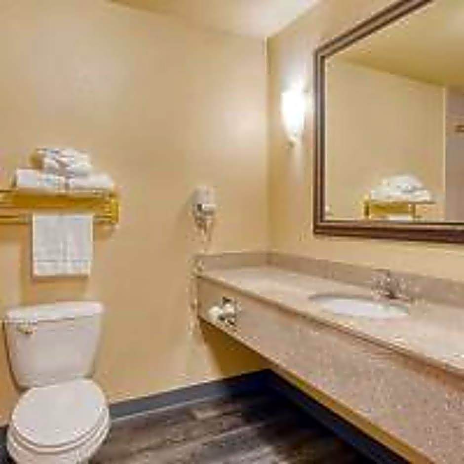 Days Inn & Suites Wichita Falls