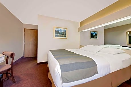 Queen Room - Mobility Access/Non-Smoking