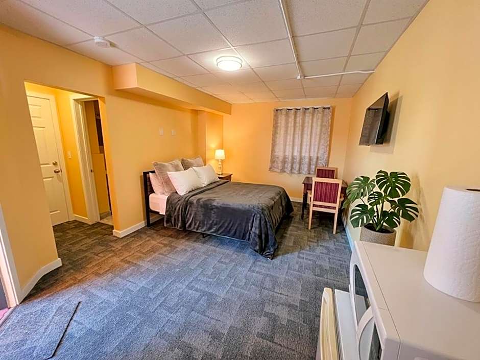 6267 Persepolis Inn