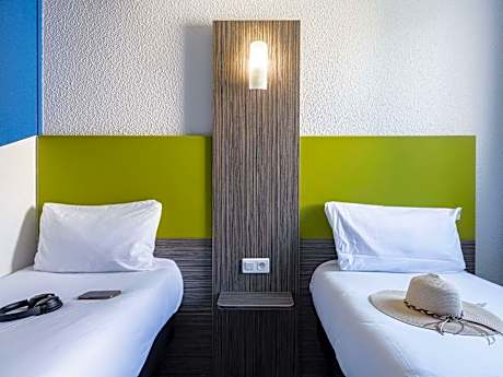 Single Pop Room with Two Single Beds