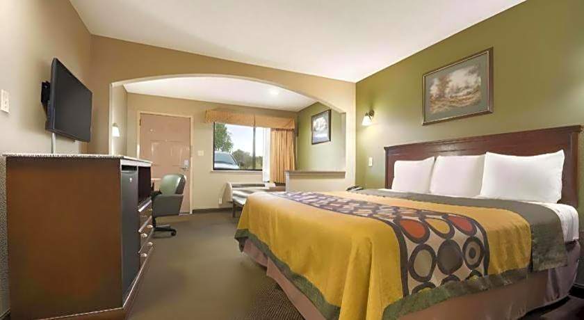 Super 8 By Wyndham Baton Rouge/I-12