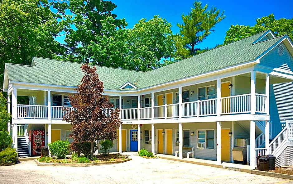 Empire Lakeshore Inn