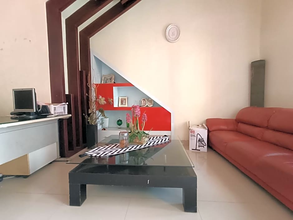 Reddoorz Syariah Near Rumah Sakit Umum Wisata Uit – Makassar, ID