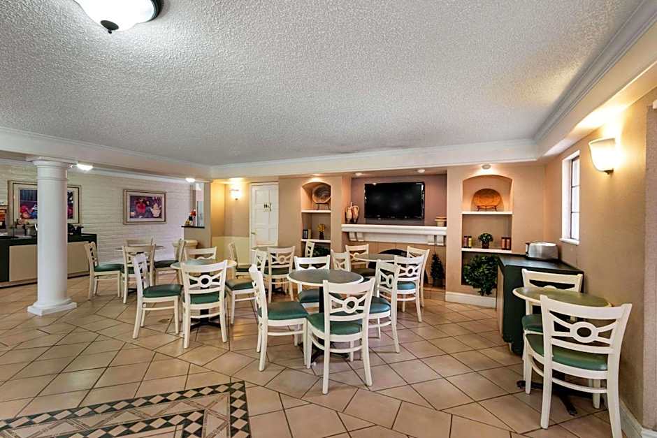 La Quinta Inn & Suites by Wyndham Albuquerque Northeast