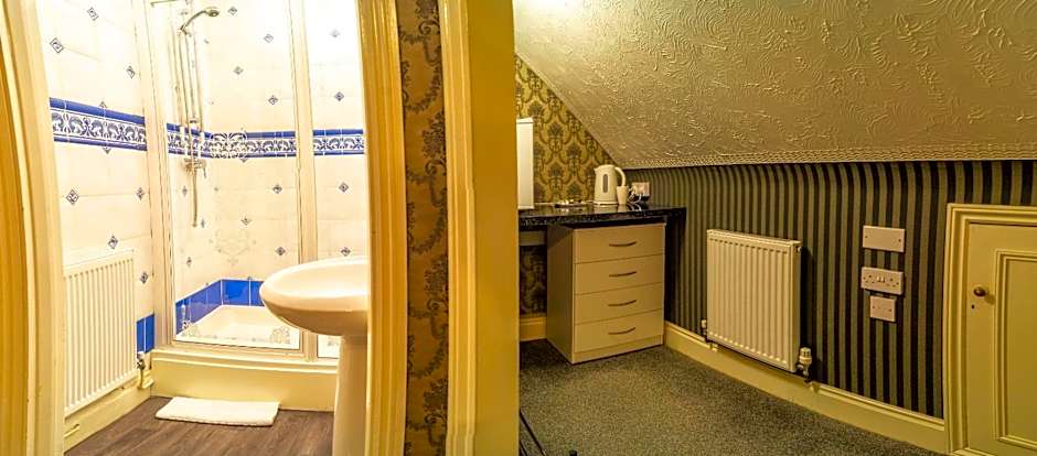 Quayside Hotel & Bar