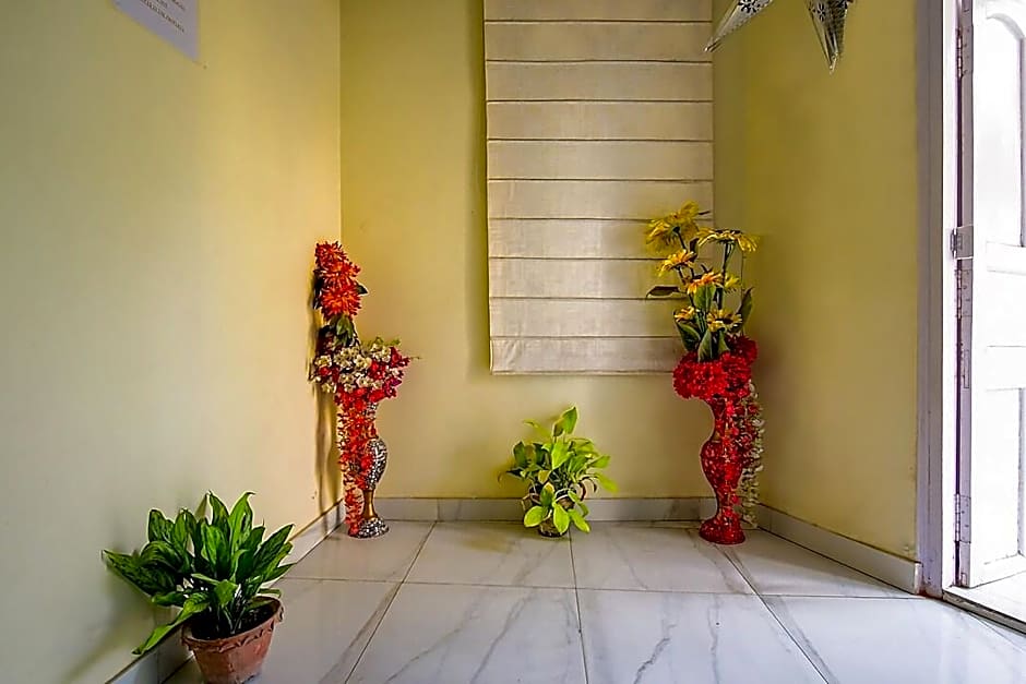 White House by Oyo Rooms – Calcutta, LA