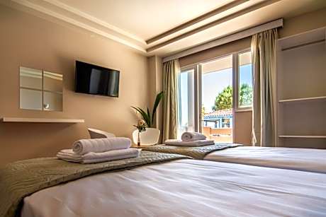 Superior Room with Sea View and Balcony