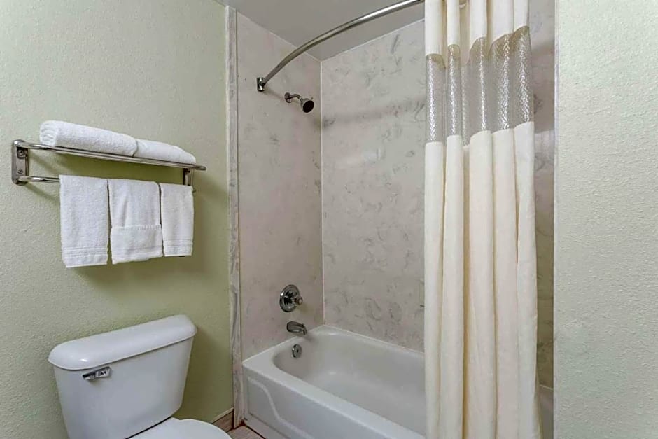 Super 8 by Wyndham Hull Street Midlothian Richmond Area