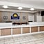Days Inn & Suites by Wyndham Arlington Heights
