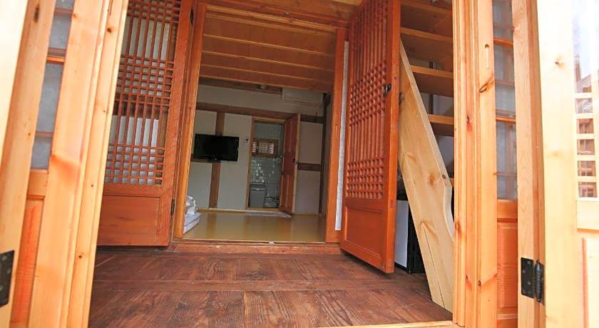 Gaeunchae Hanok Guesthouse Jeonju 2 (Korea Quality)
