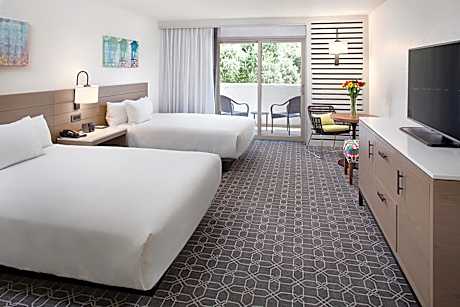 Palmoro House Queen Room with Two Queen Beds