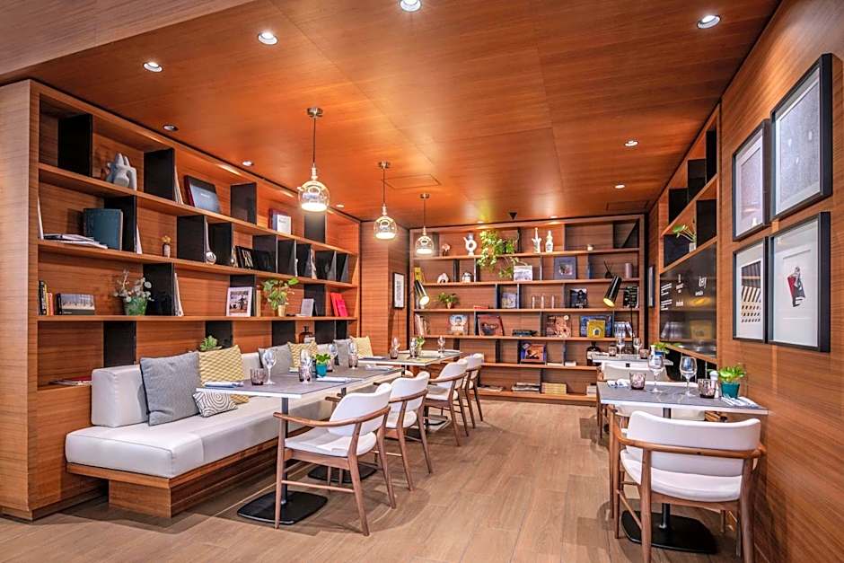 Renaissance by Marriott Paris Republique Hotel