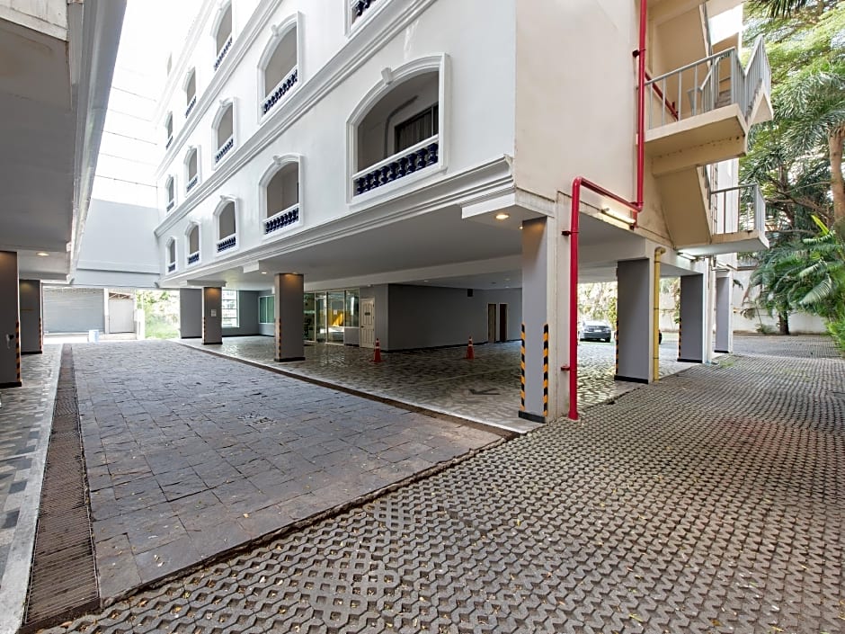 Romance Hotel Srinakarin