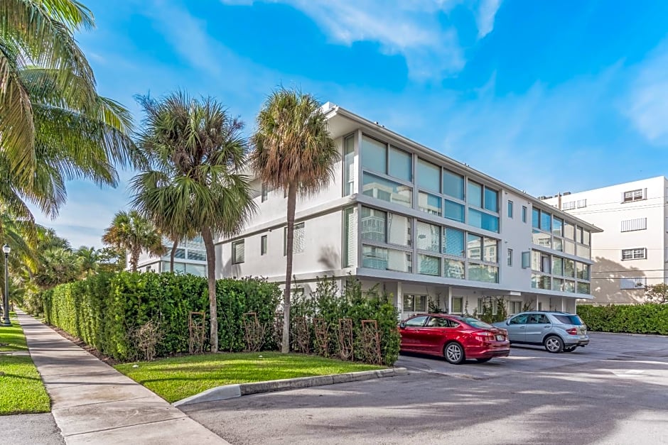 Beach Haus Key Biscayne Contemporary Apartments