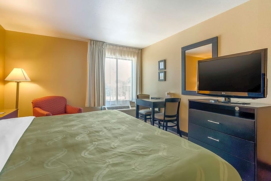 Quality Inn & Suites Lenexa Kansas City