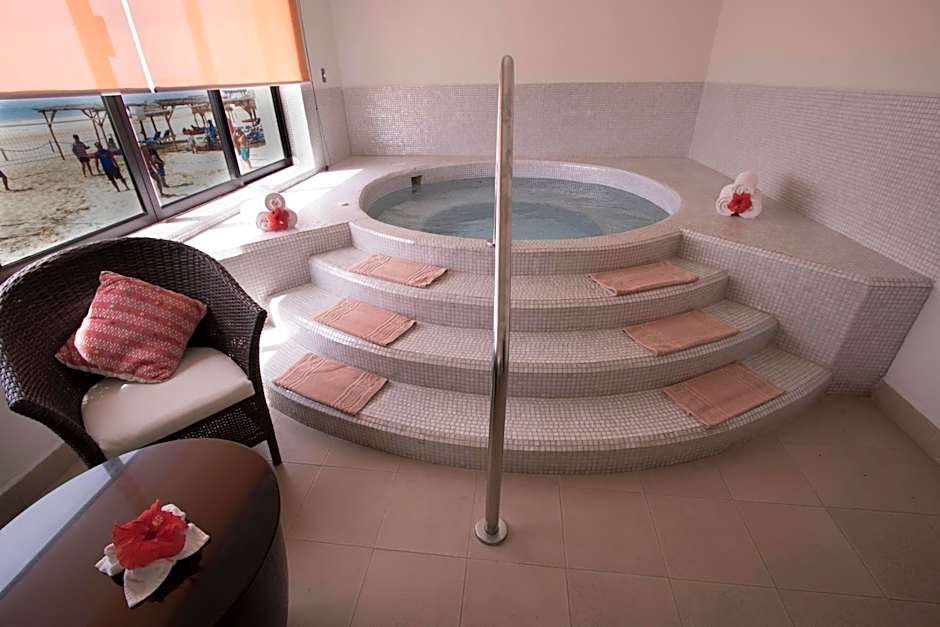 Grand Decameron Los Cabos, A Trademark All Inclusive Resort