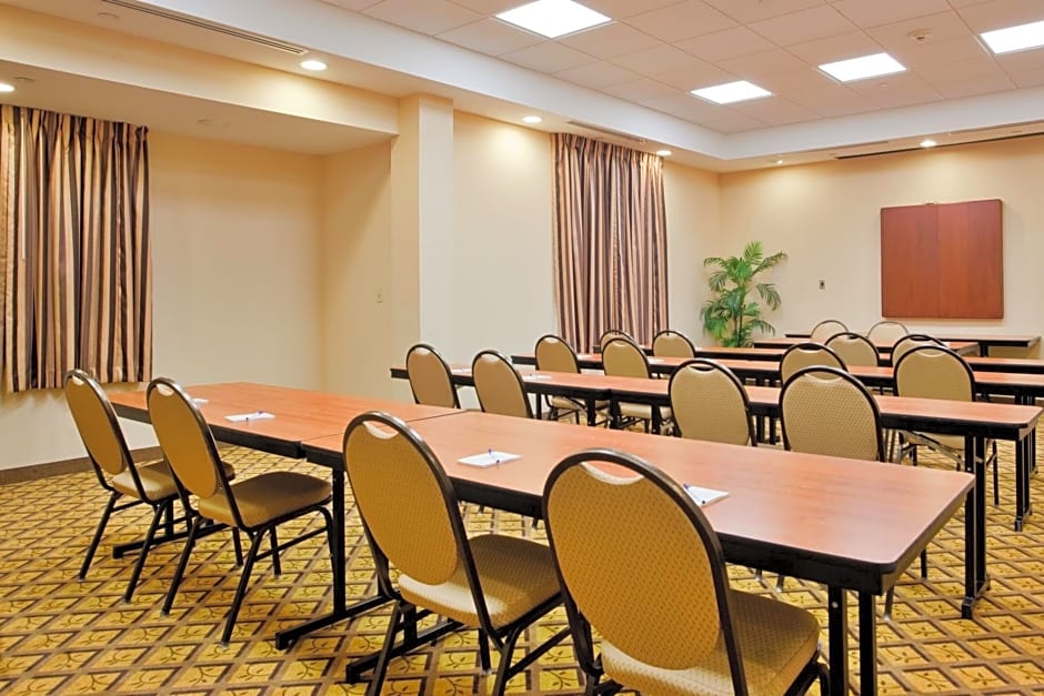 Candlewood Suites Norfolk Airport, an IHG Hotel