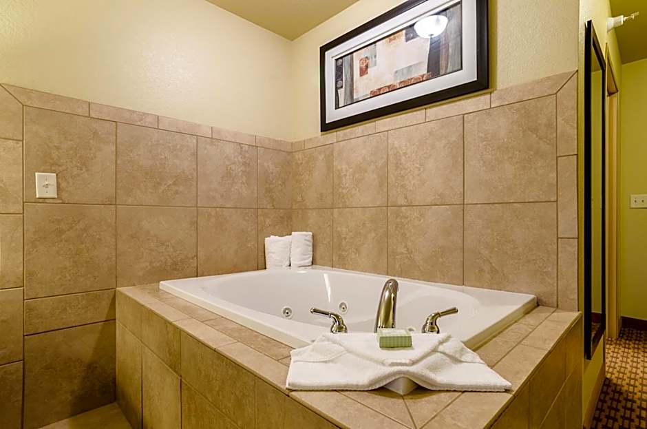 Cobblestone Inn & Suites - Cambridge